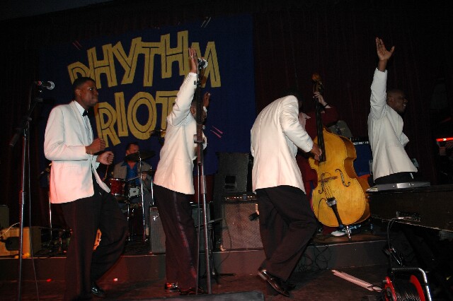 min 2004 11 27 riot s04 102